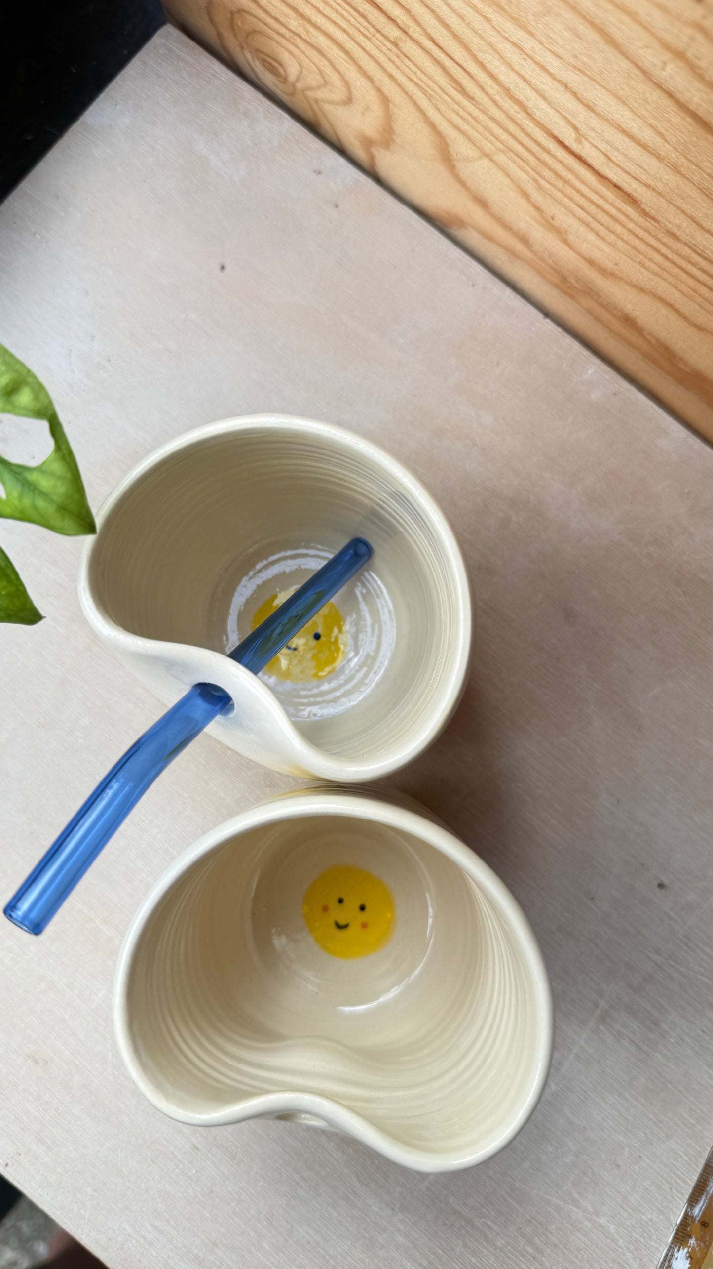 Smiley cup with straw
