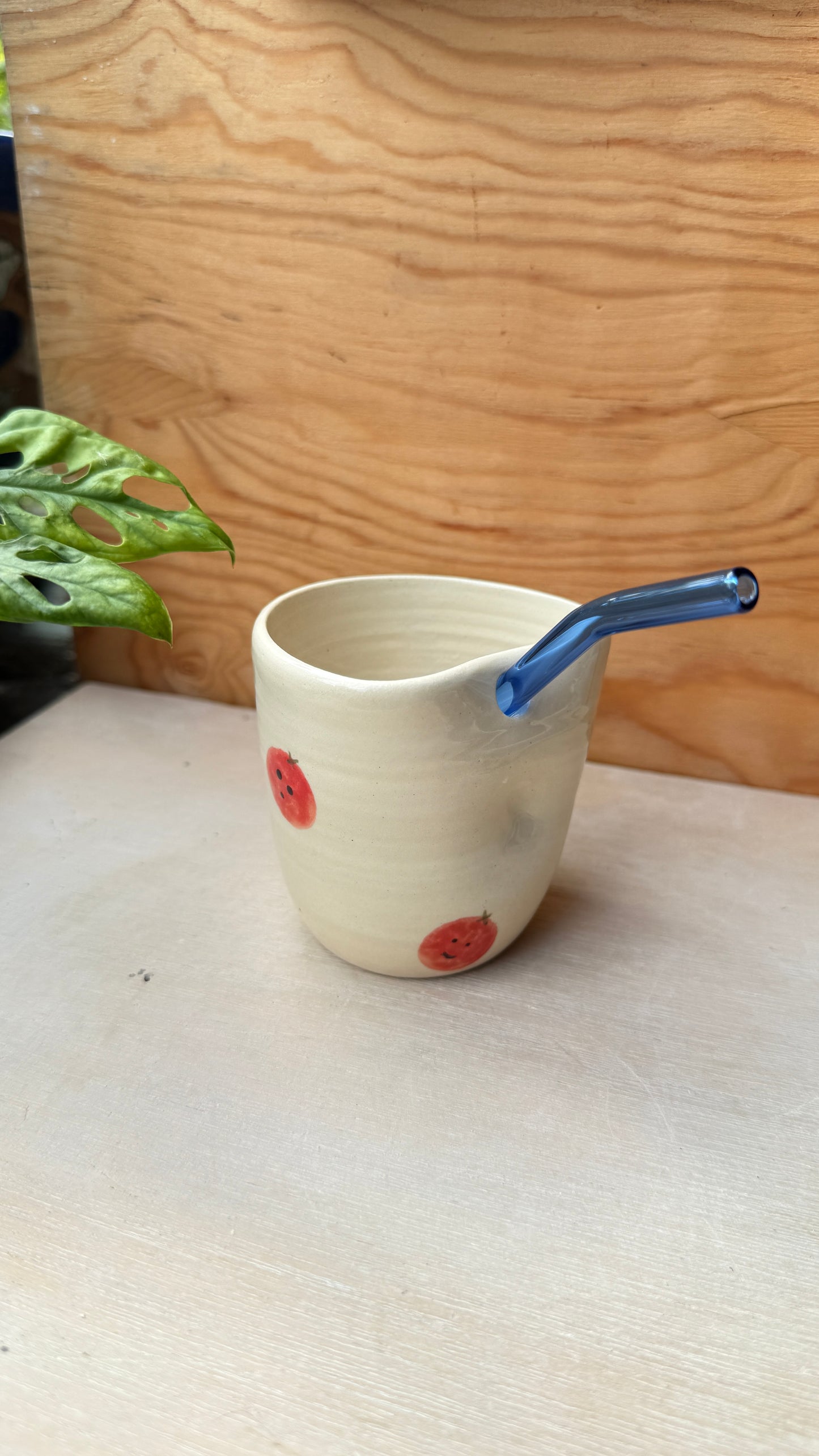 Tomato (cup w/ straw)